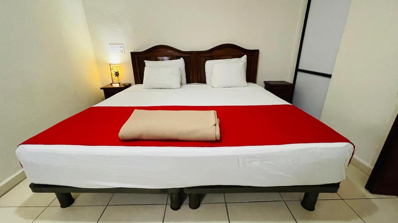Hotel B&B - 5Th Avenue Playa del Carmen Zewnętrze zdjęcie A bed runner