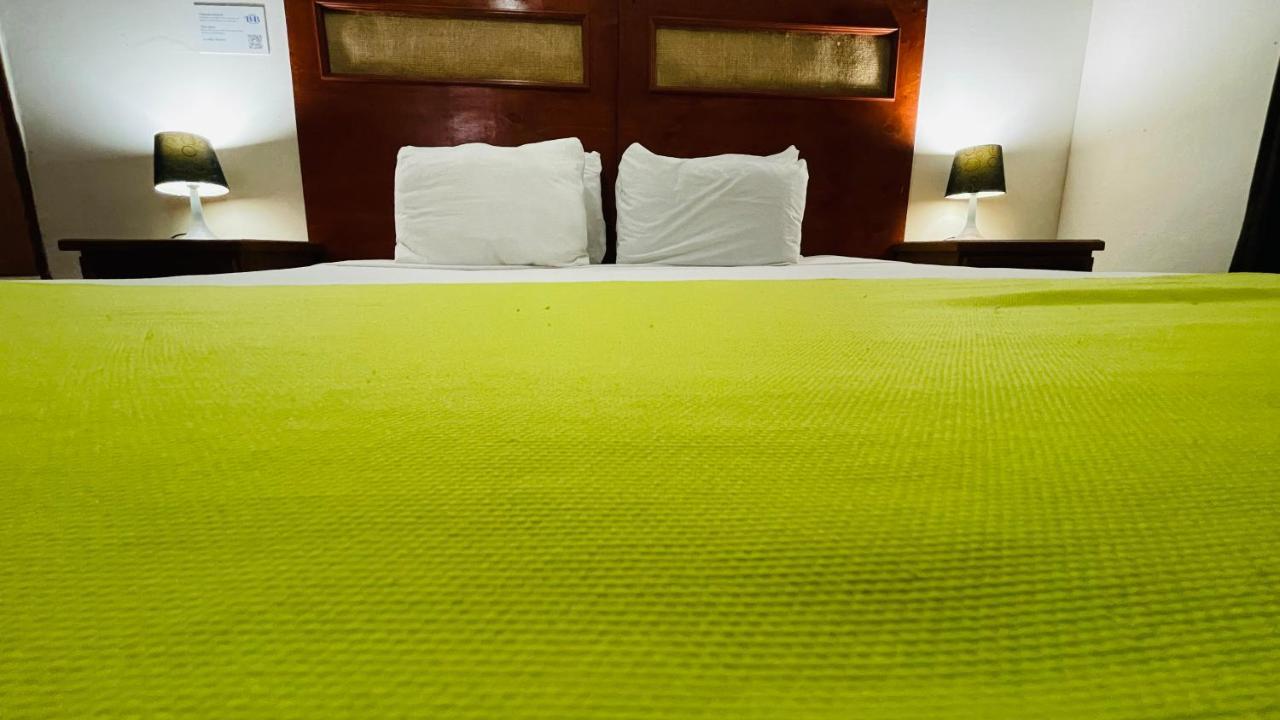 Hotel B&B - 5Th Avenue Playa del Carmen Zewnętrze zdjęcie A bed with a green sheet