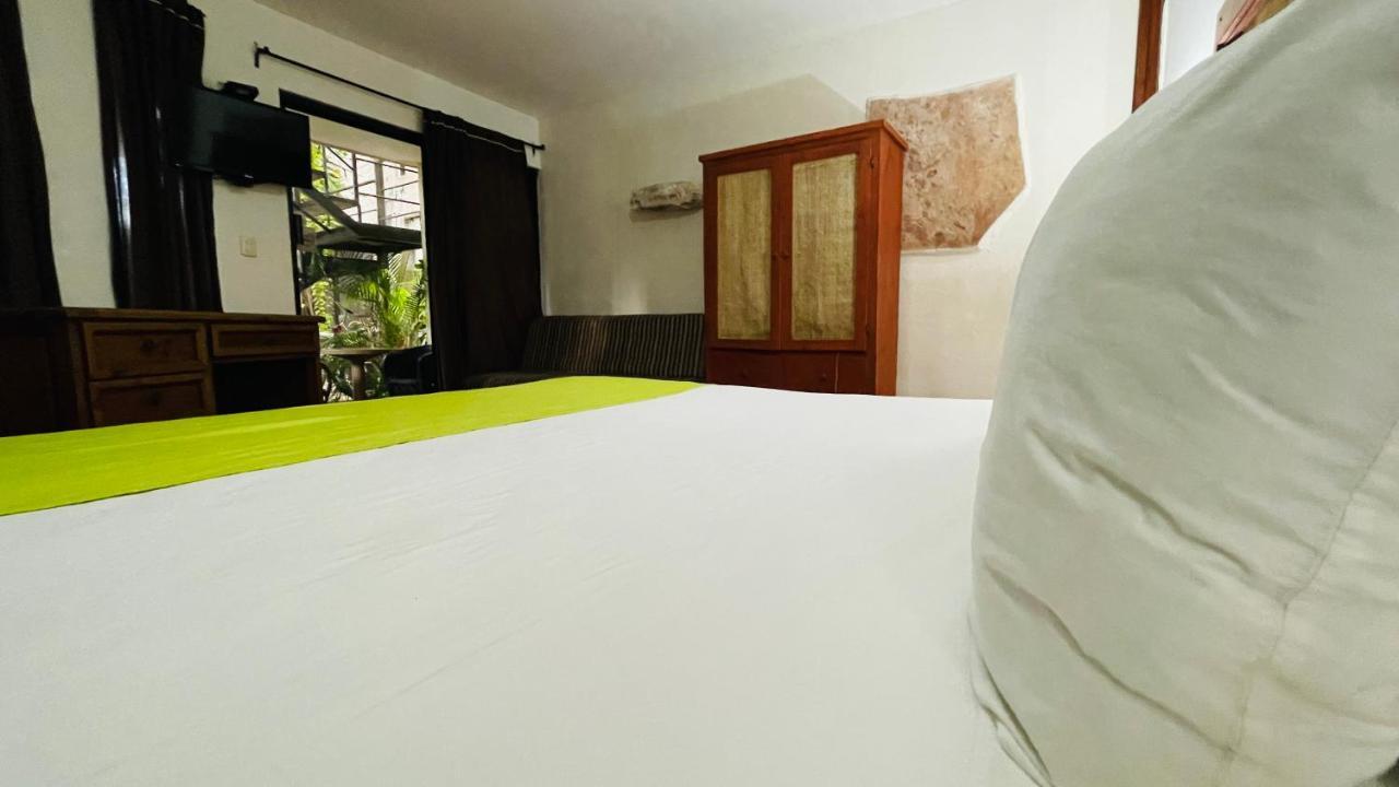 Hotel B&B - 5Th Avenue Playa del Carmen Zewnętrze zdjęcie A room at the hotel