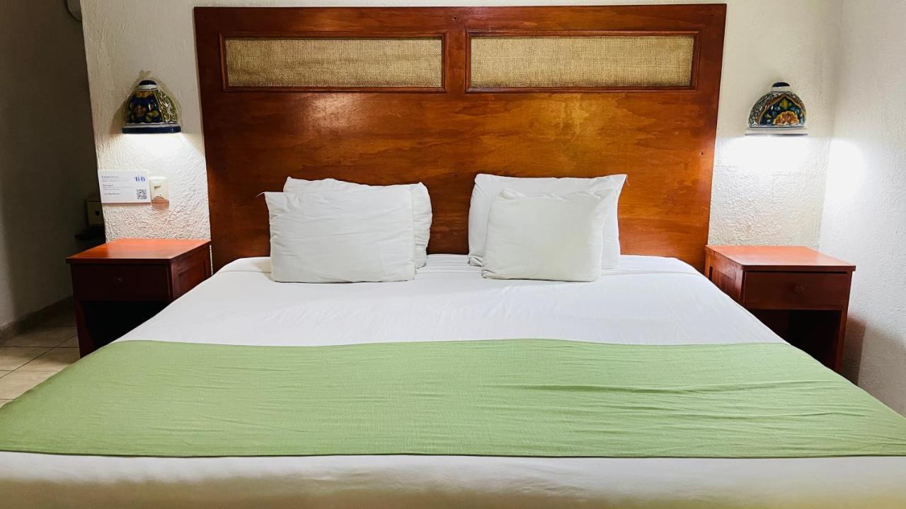 Hotel B&B - 5Th Avenue Playa del Carmen Zewnętrze zdjęcie A bed with a green bedsheet