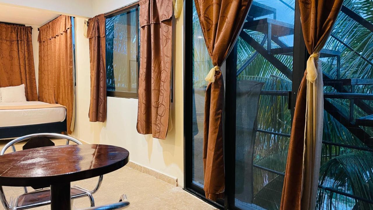 Hotel B&B - 5Th Avenue Playa del Carmen Zewnętrze zdjęcie Curtains