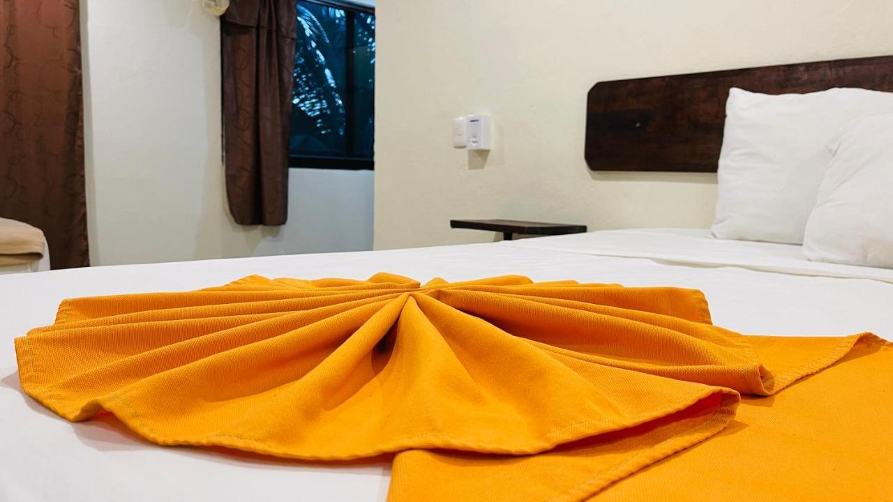 Hotel B&B - 5Th Avenue Playa del Carmen Zewnętrze zdjęcie A bed with a duvet cover